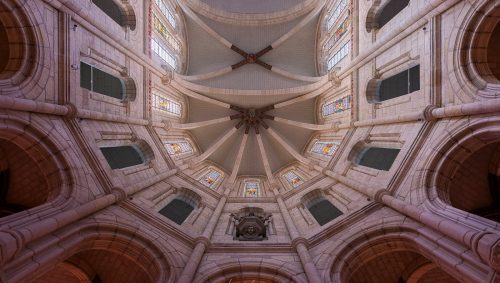 plafond de la nef, au dessus du chœur de la basilique 