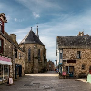 Guérande - Intra muros - Chapelle Notre-Dame-la-Blanche depuis place du Pilori