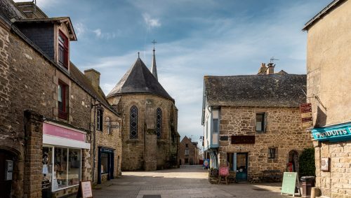 Guérande - Intra muros - Chapelle Notre-Dame-la-Blanche depuis place du Pilori 