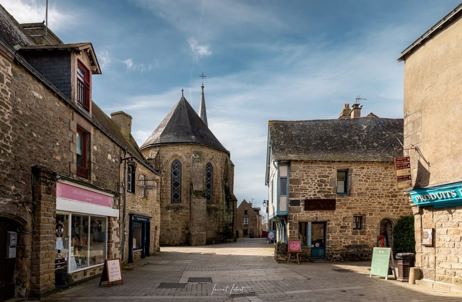 Guérande - Intra muros - Chapelle Notre-Dame-la-Blanche depuis place du Pilori