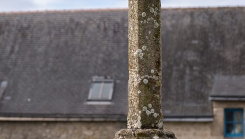 Queniquen-place de la croix