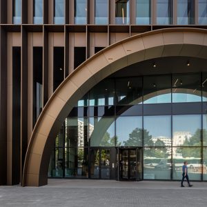 Arche de l'entrée de la maison de l'innovation à Nantes