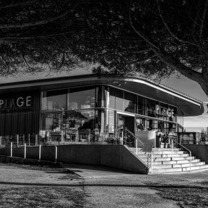 Photographie d'architecture extérieure en noir et blanc